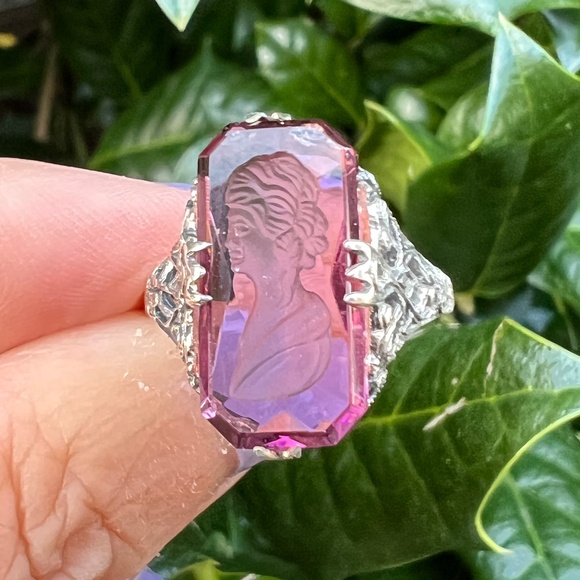 VINTAGE 925 STERLING SILVER PURPLE CARVED INTAGLIO CAMEO RING ORNATE SETTING